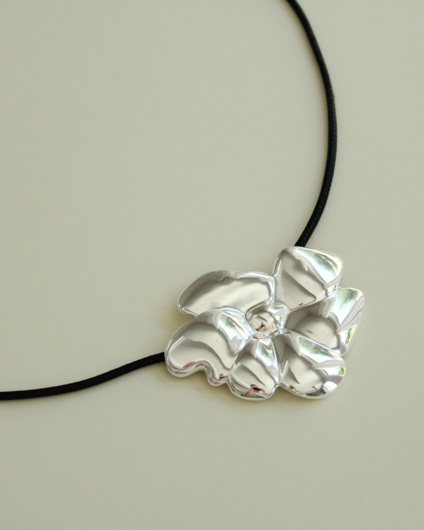 Le Fleur Pendant